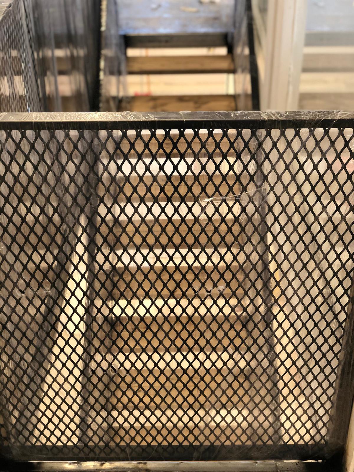 מעקה ברזל למדרגות