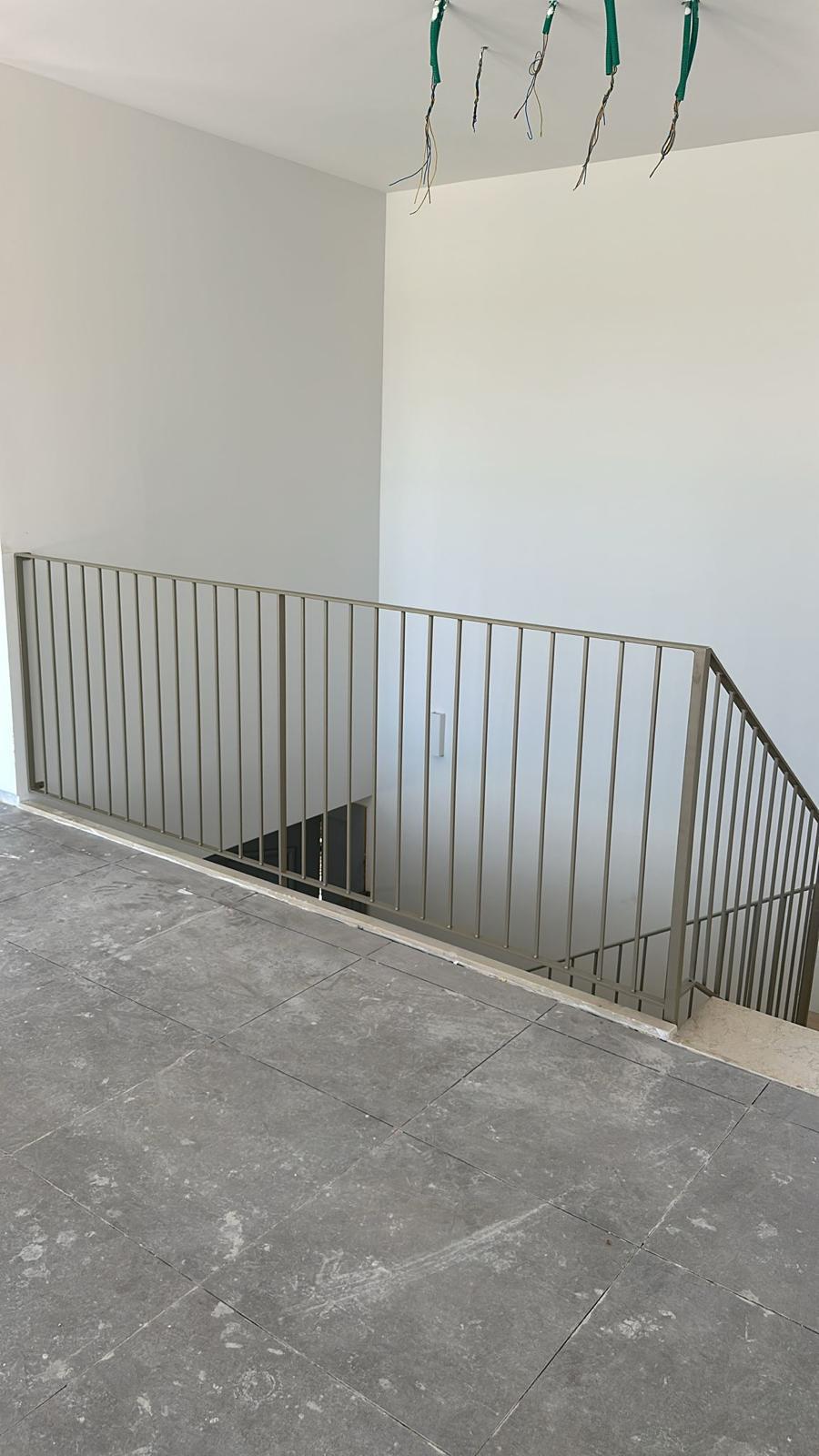 מעקה ברזל מעוצב