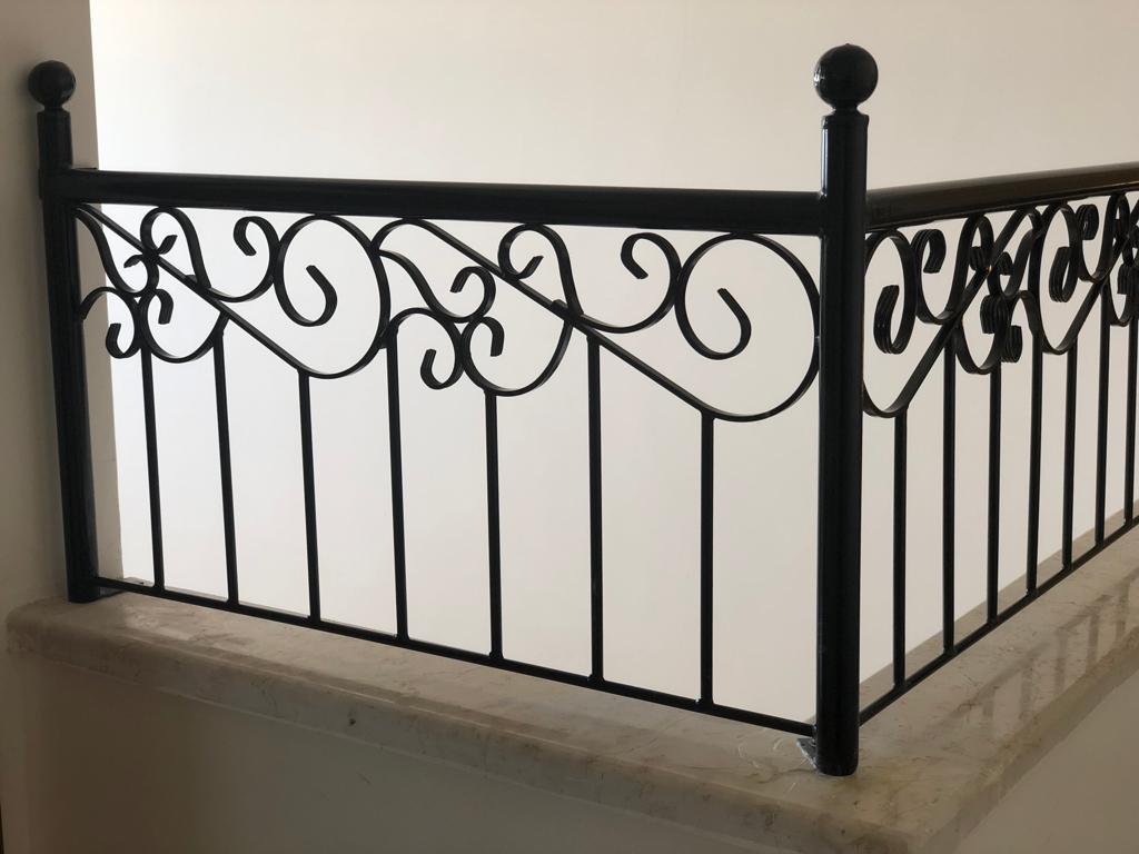 מעקה ומדרגות ברזל מעוצבים