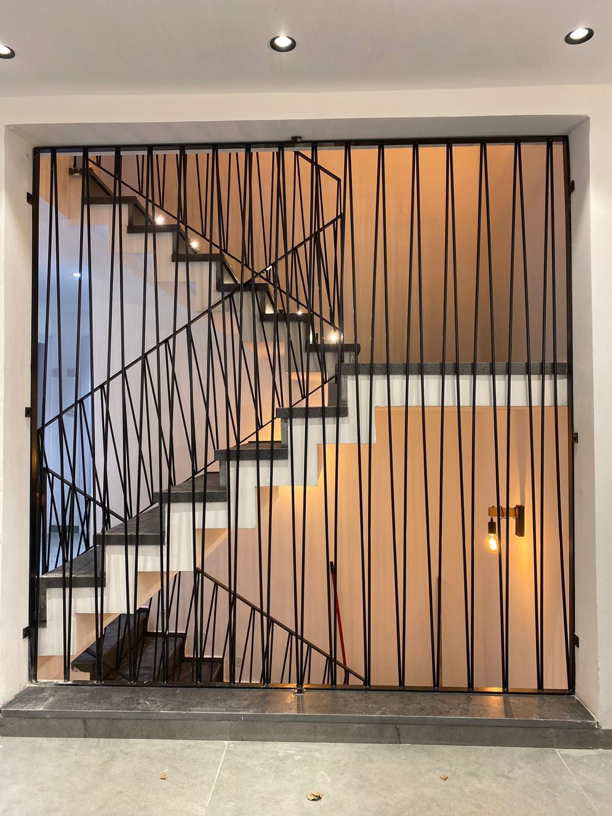 מעקה ומדרגות ברזל