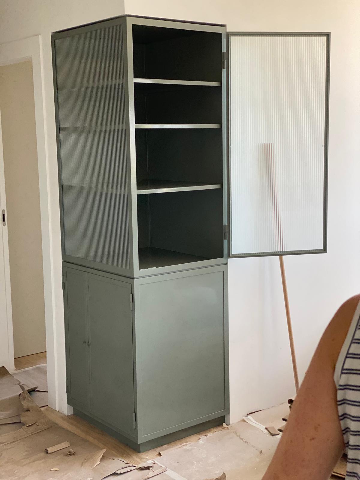 ספריית ברזל מותאמת אישית