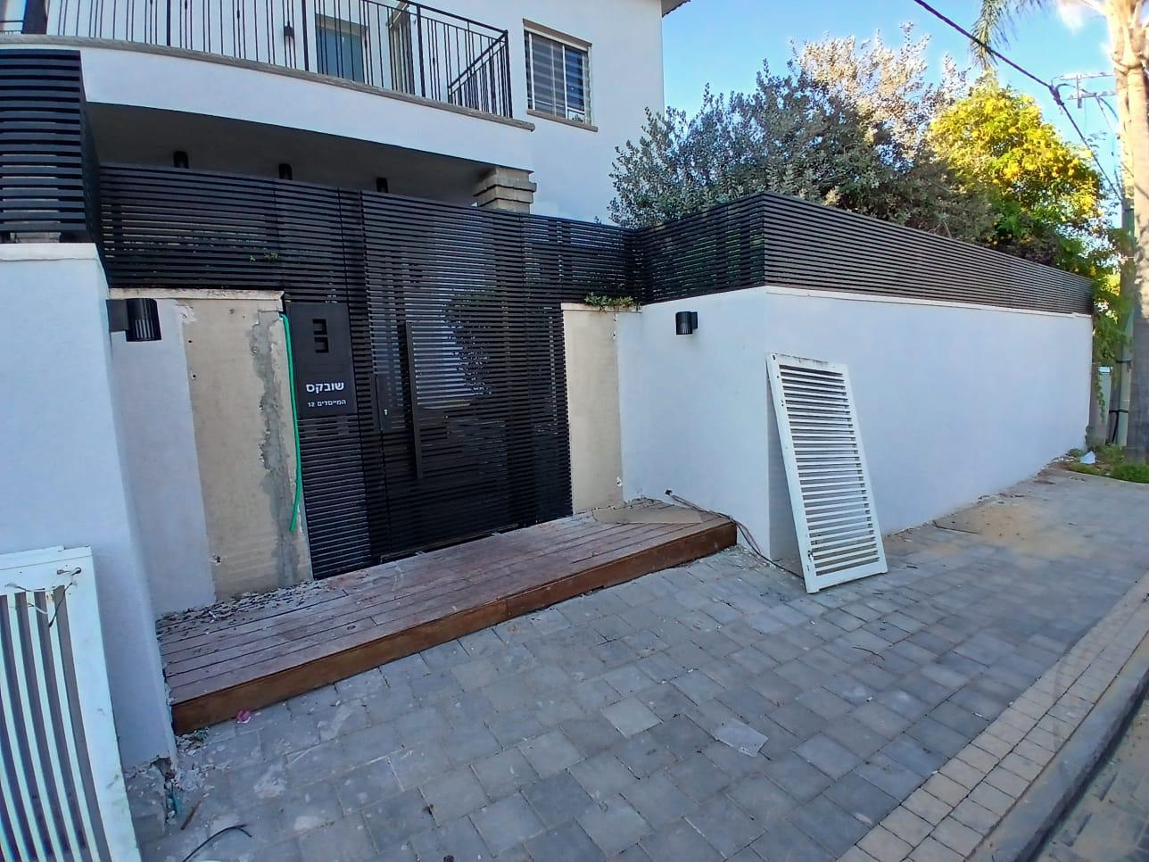 שערים וכניסות מברזל מעוצב - מסגריית בוטה