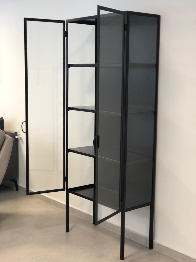 ספריית ברזל לסלון